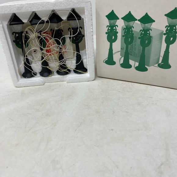 NWT Vintage Dept. 56 Set of 4 Village Turn of the Century Lampposts - Picture 8 of 11